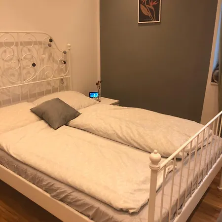 Einfamilienhaus Mit Garten فيلة *