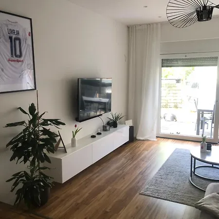 Einfamilienhaus Mit Garten *